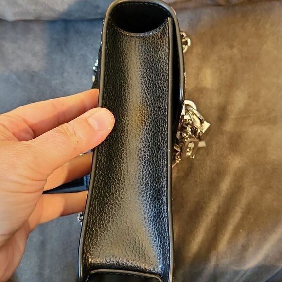 New! DKNY Graffiti Crossbody Bag With Bag Charms And Lock Purse Chain Adjustable - Picture 10 of 14